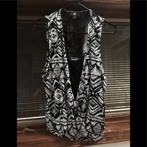 🆕 IZ Byer sleeveless dressy top